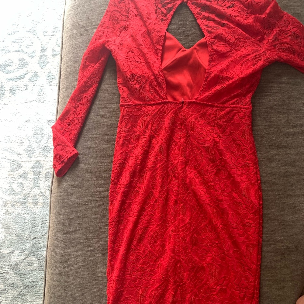 Red open back lace dress - Picture 5 of 5